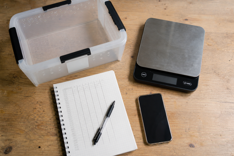 Snake weighing kit with scale secure tub notebook and phone