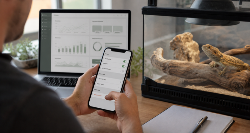 Keeper checking reptile app privacy and export settings